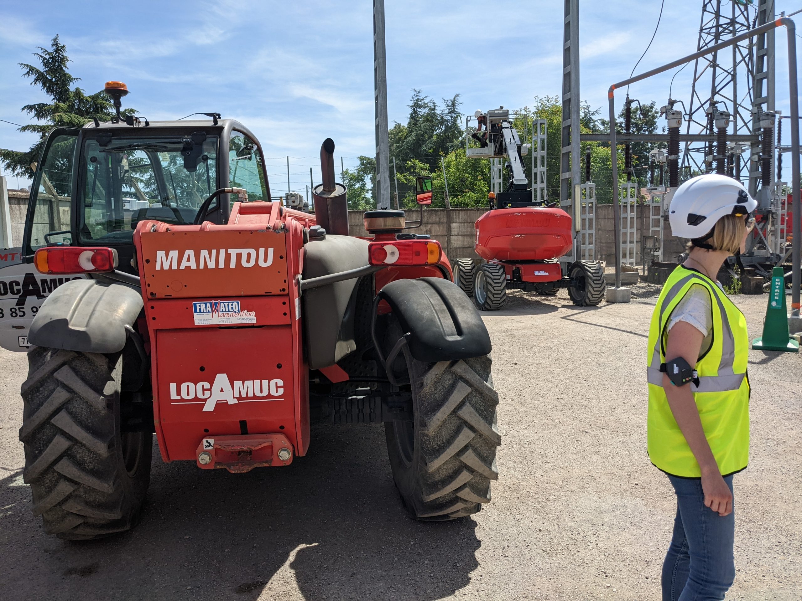 Piéton équipé balise anticollision engin-piéton KYD.42 brassard protection chantier BTP