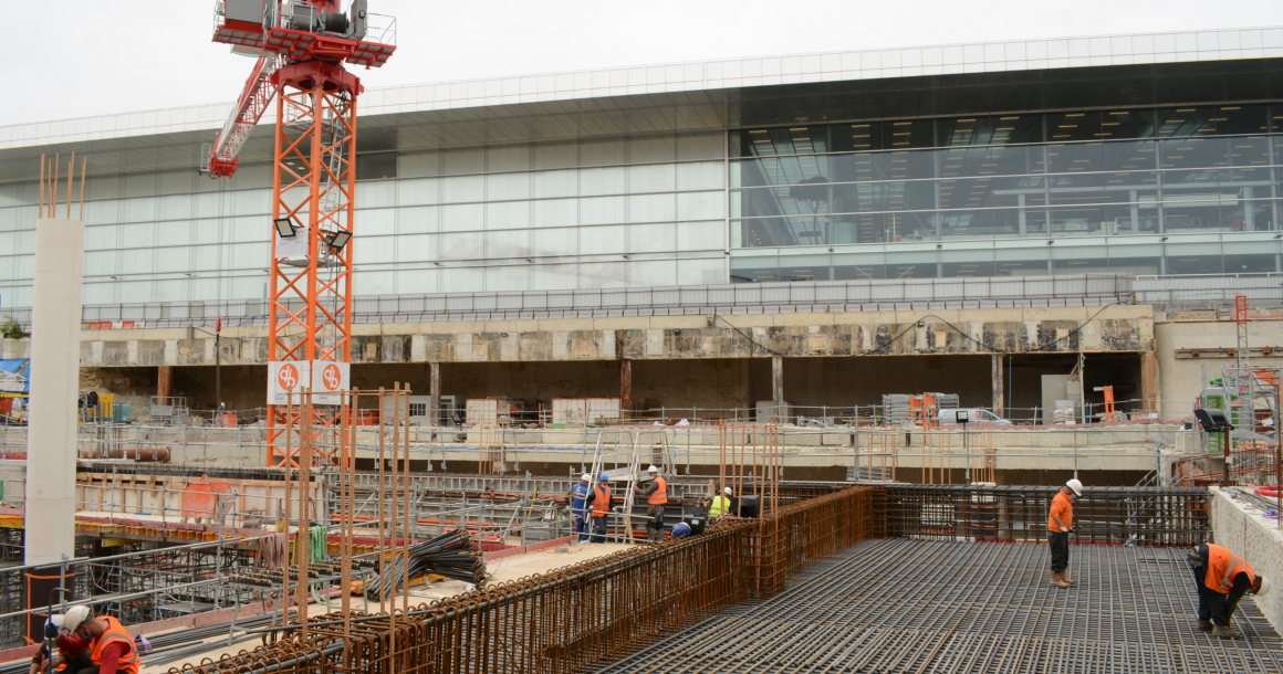 chantier gare Orly métro Grand Paris zone aéroportuaire contraintes grues mobiles tour