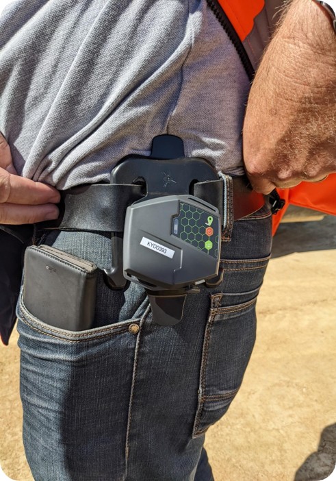 Installation rapide système anticollision engin-piéton KYD.42 fixation magnétique engin chantier