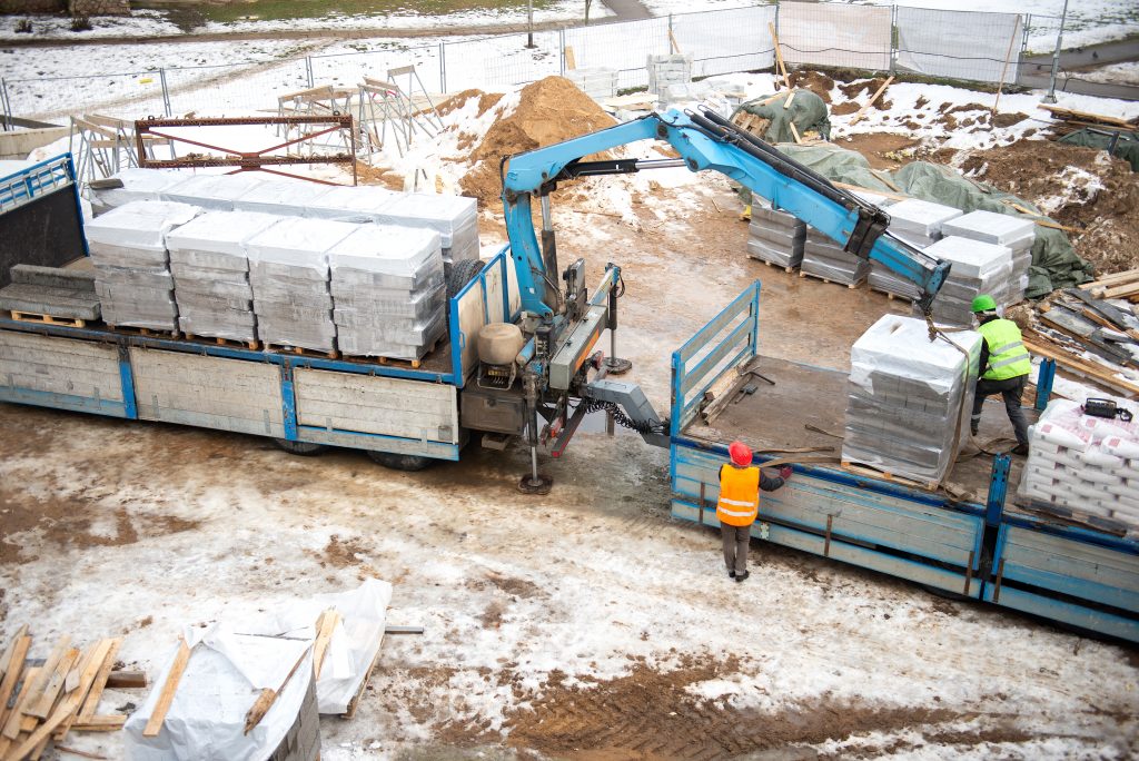 Contrôle des relations fournisseurs et sous-traitants​ avec grue connectée